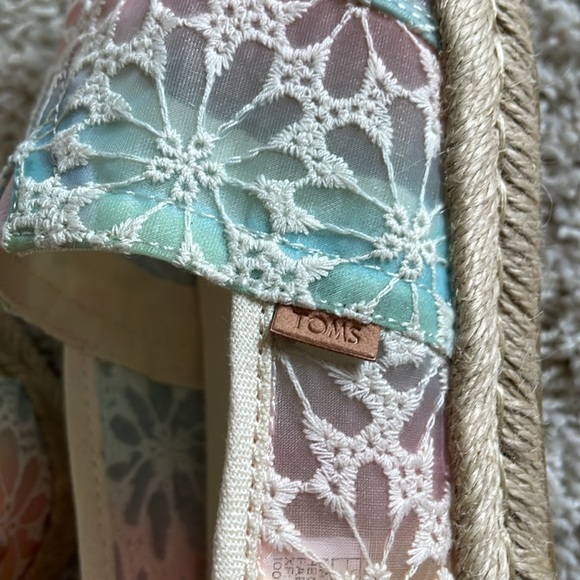 NWOT TOMS Alpargata Rope 2.0 Ombre Floral Lace Espadrille Slip On - Picture 9 of 11